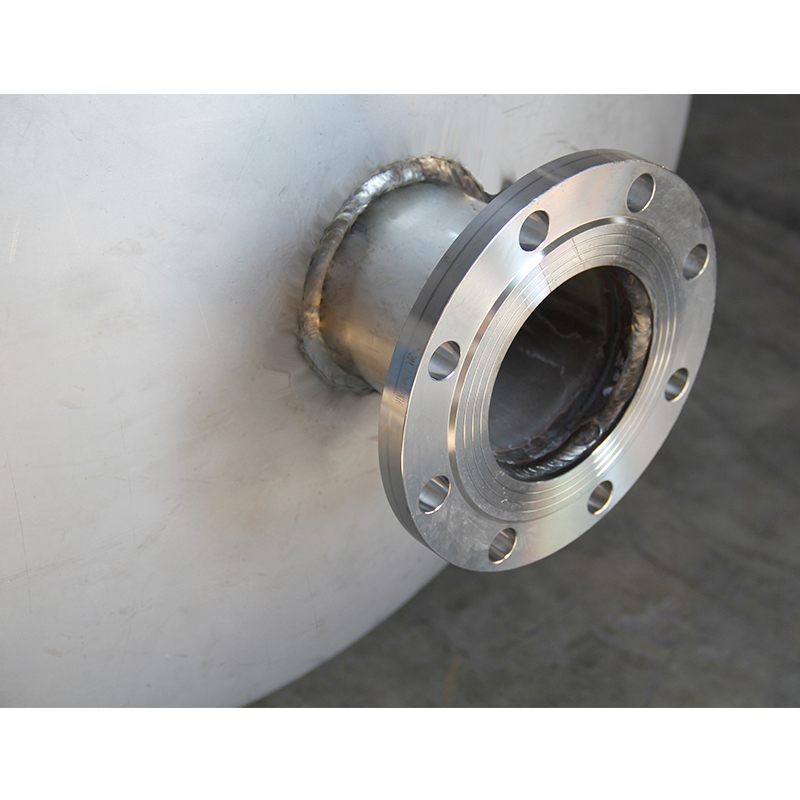 How does flow rate affect thermal efficiency in the operating conditions of a shell and tube heat exchanger?