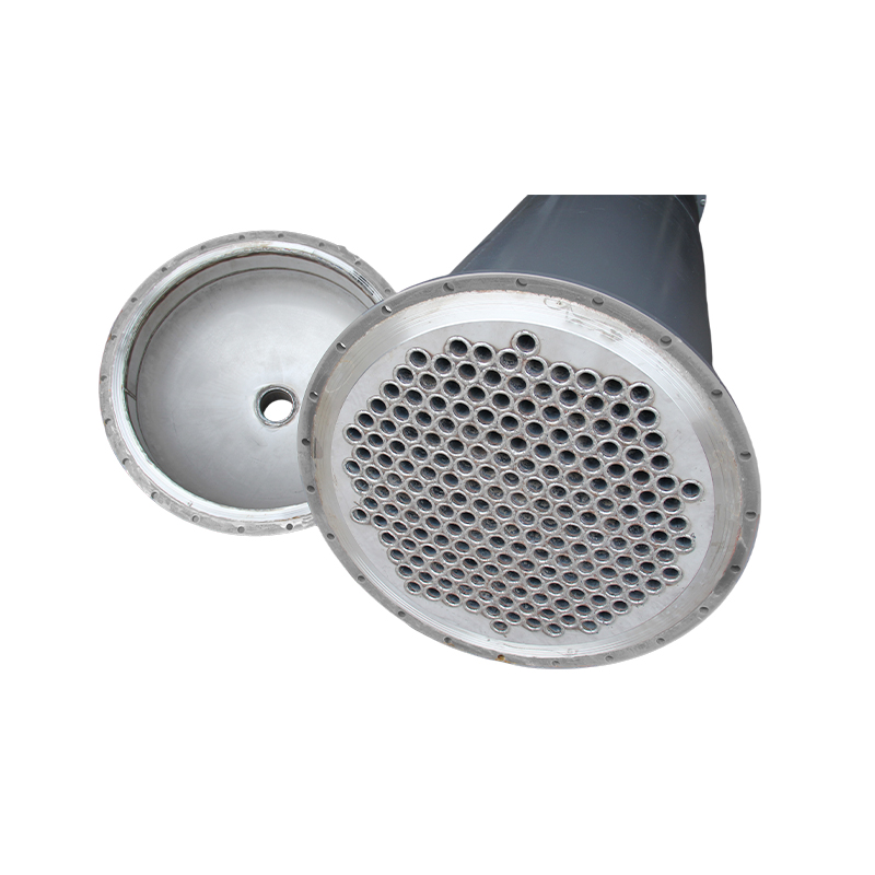 How can a multi-pass design of a shell and tube heat exchanger enhance heat transfer in the tube side by extending the fluid residence time?